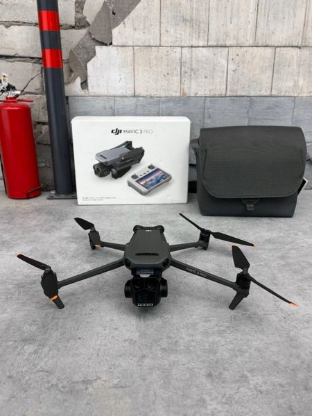 Квадрокоптер DJI Mavic 3 Pro Fly More Combo (RC PRO) ВТ6374