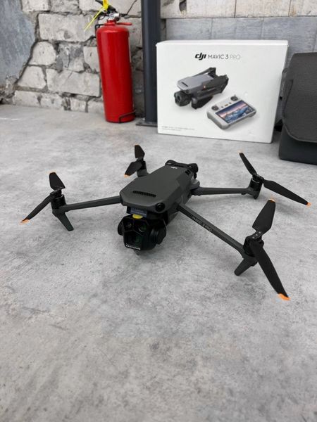 Квадрокоптер DJI Mavic 3 Pro Fly More Combo (RC PRO) ВТ6374